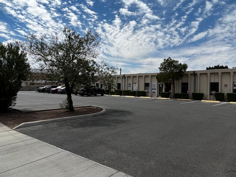 More Photos Of 7618 Boeing Dr, El Paso Office For Lease