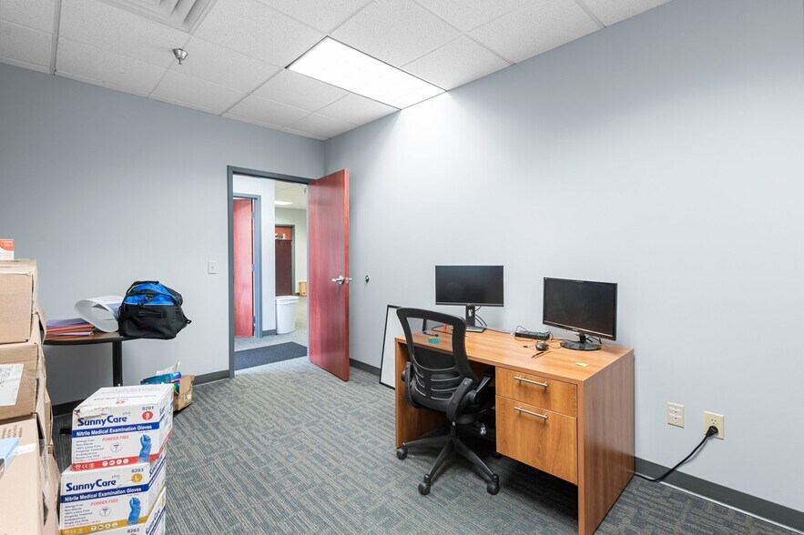 More Photos Of 501-617 Travelers Trl, Burnsville Research And Development For Lease