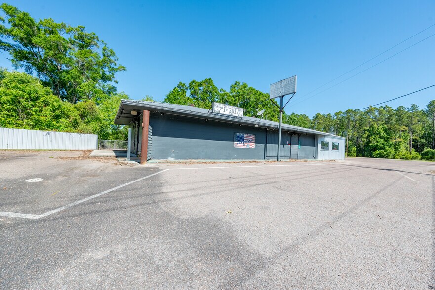 More Photos Of 19510 NE US Hwy 301, Waldo Storefront Retail Office For Sale