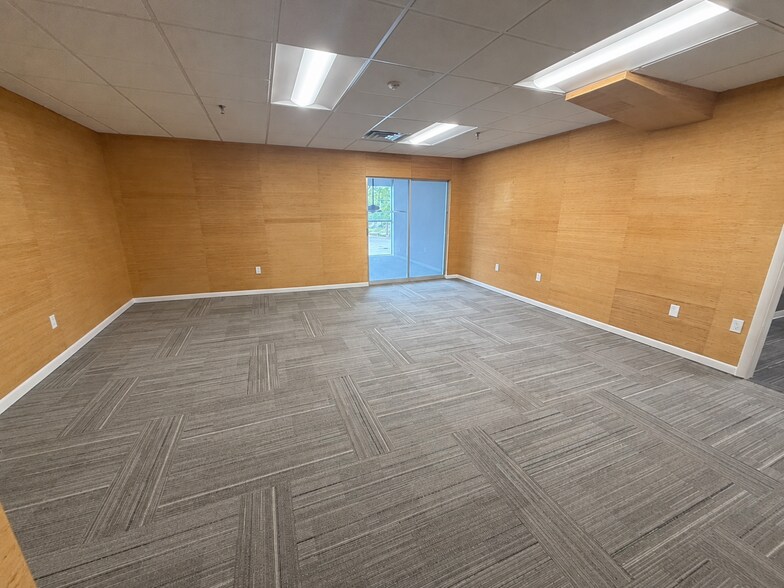 More Photos Of 200 E Lafayette St, Bloomington Service For Sale