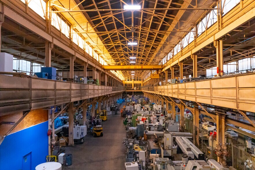 More Photos Of 500 Supor Blvd, Harrison Unknown For Lease