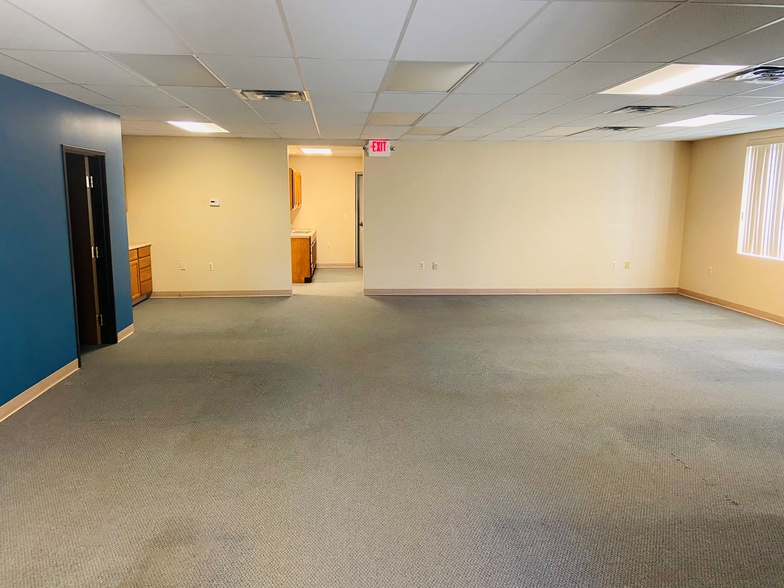 More Photos Of 25520-25526 Goddard Rd, Taylor Office For Lease