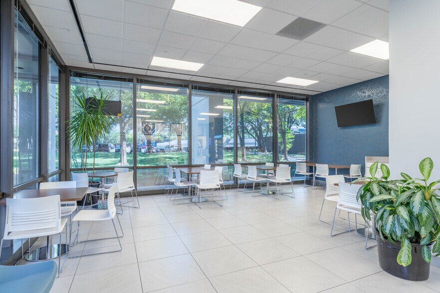 More Photos Of 4835 Lyndon B Johnson Fwy, Dallas Office For Lease