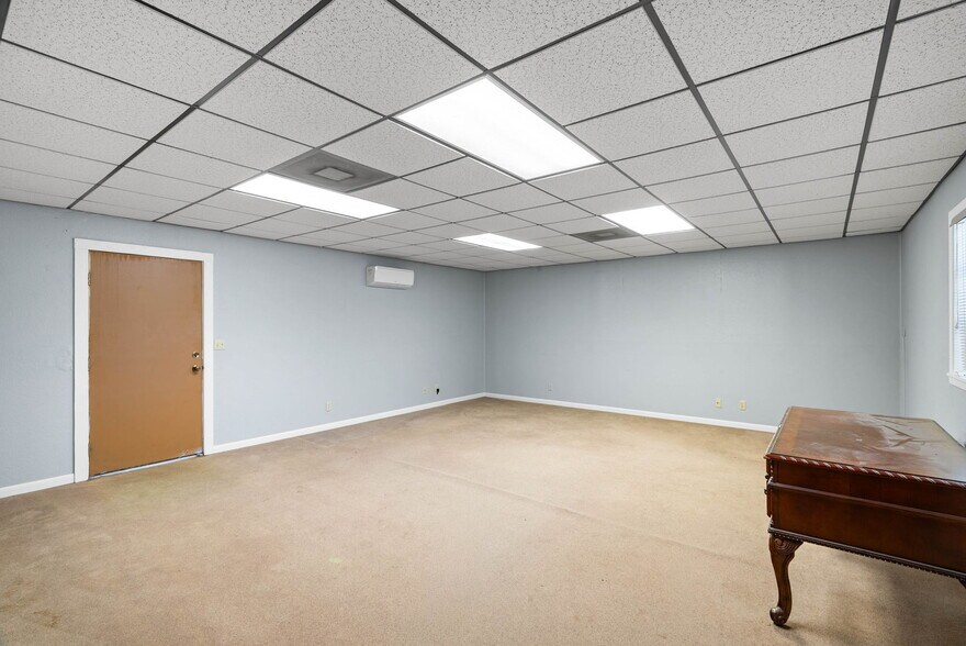 More Photos Of 2404 N US Highway 281, Alice Flex For Lease