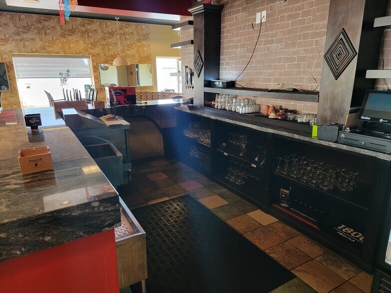 More Photos Of 186 N Grand Ave, Nogales Restaurant For Lease
