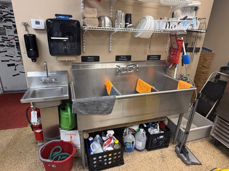 More Photos Of 2521 French Ave, Sanford Fast Food For Sale