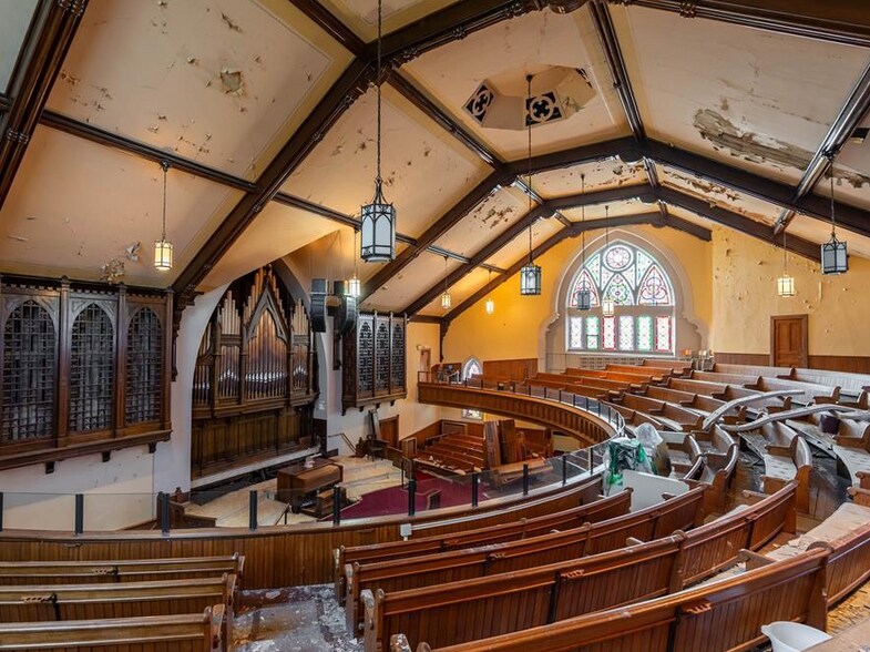 More Photos Of 220 George St, Sarnia Religious Facility For Sale