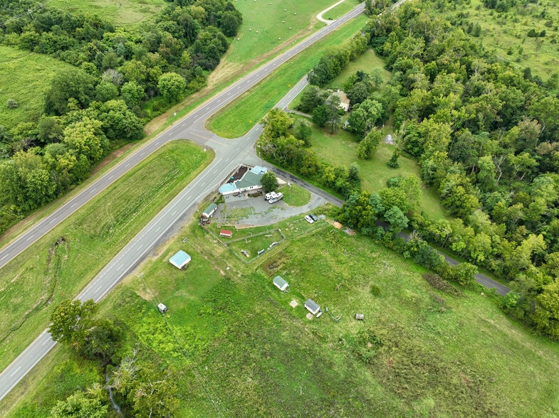 More Photos Of 12167 Lee Hwy, Sperryville Veterinarian Kennel For Sale