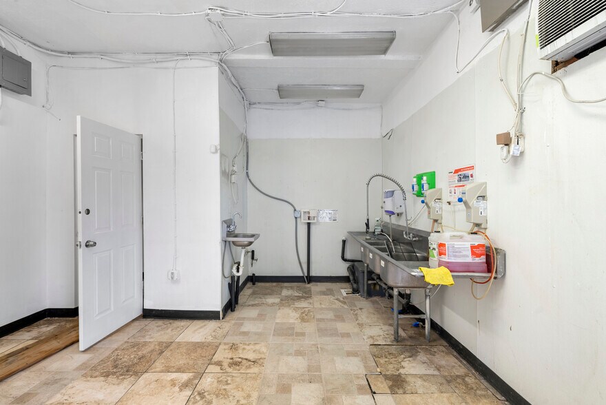 More Photos Of 4837 N Washington St, Denver Freestanding For Sale