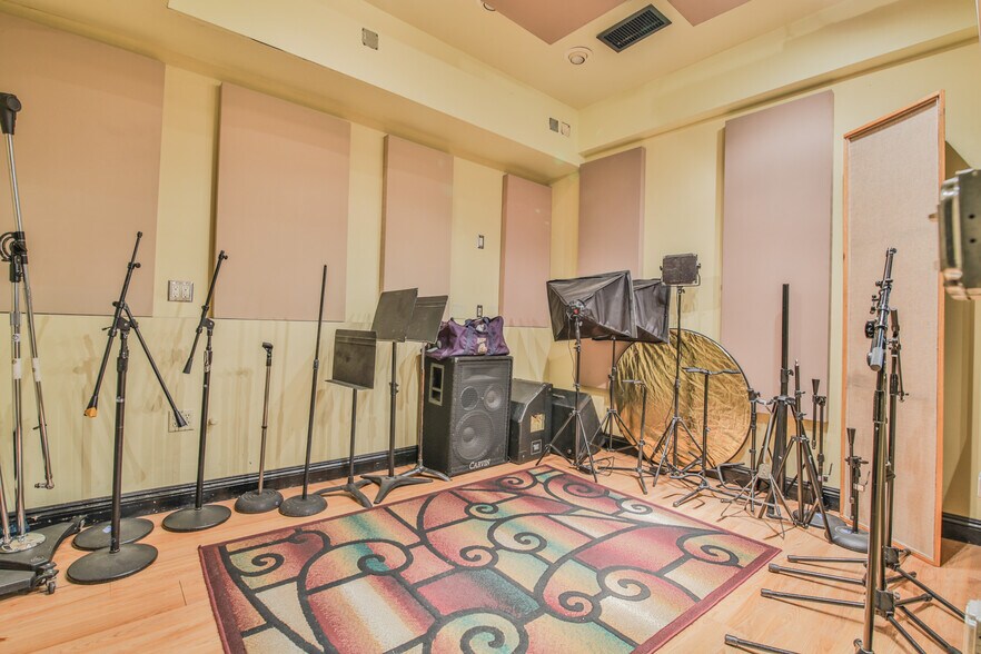 More Photos Of 5221 E Beverly Blvd, East Los Angeles Storefront Retail Residential For Sale