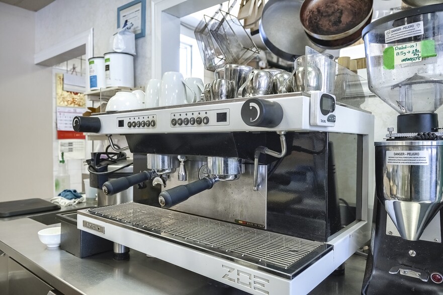 More Photos Of 369 Keele St, Toronto Restaurant For Lease