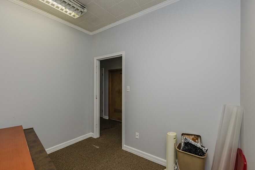 More Photos Of 724 N Main St, Newton Storefront For Sale