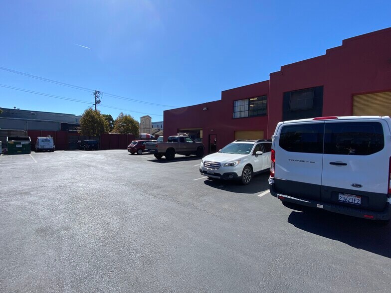 More Photos Of 3421 Hollis St, Oakland Warehouse For Lease