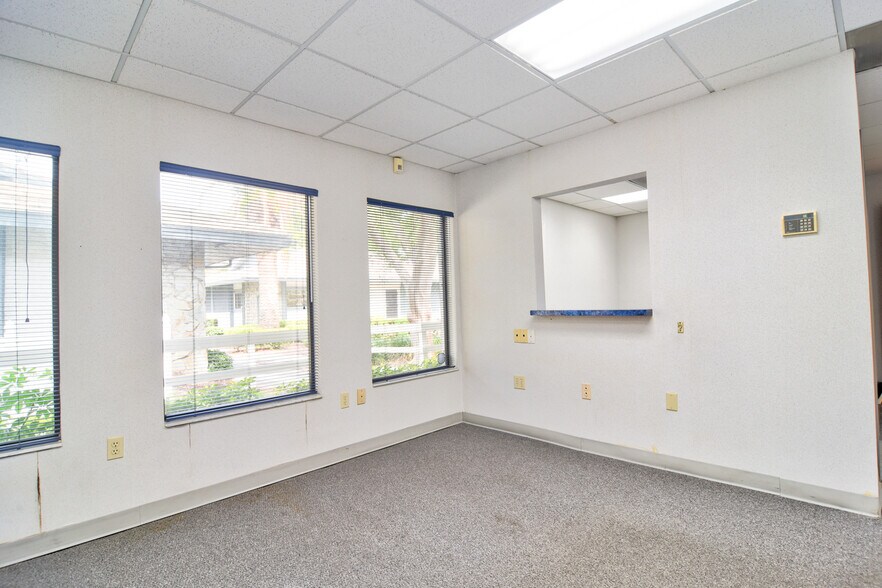 More Photos Of 3275 66th St N, Saint Petersburg Medical For Sale