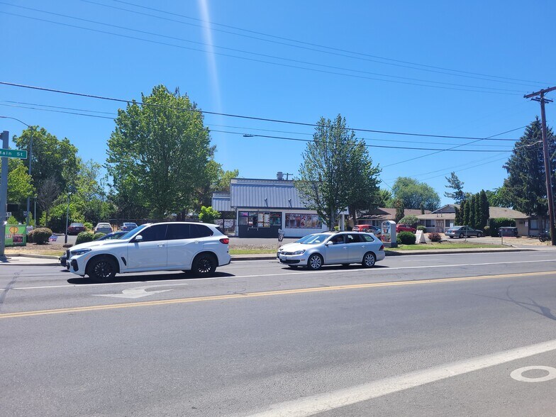 More Photos Of 1605 W Main St, Medford Fast Food For Sale