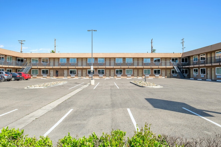 More Photos Of 6090 N Blackstone Ave, Fresno Hotel For Sale