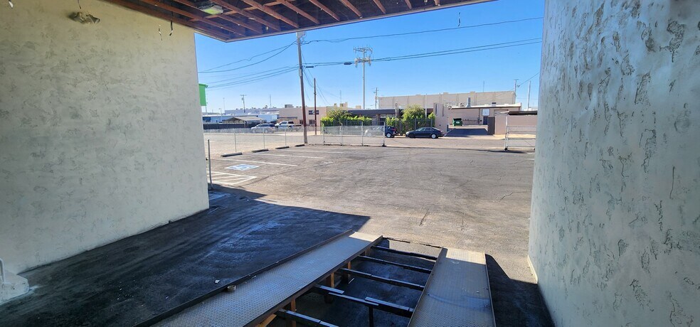 More Photos Of 2319 W Holly St, Phoenix Warehouse For Lease