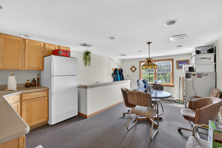 More Photos Of 5585 MacArthur Rd, Whitehall Showroom For Sale