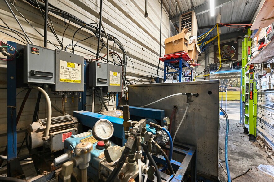 More Photos Of 805 Poindexter Ave, Cleburne Carwash For Sale