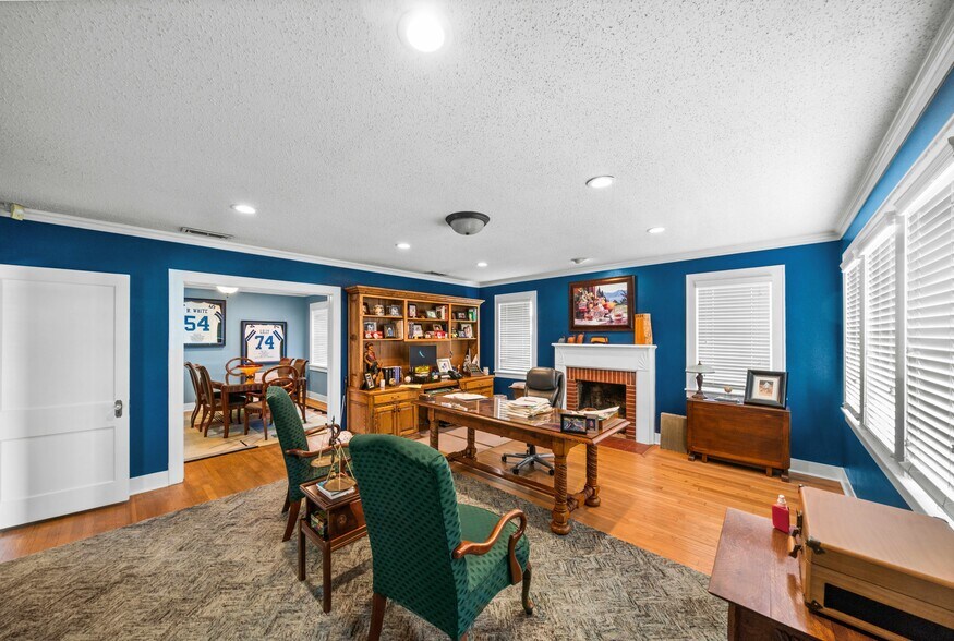 More Photos Of 209 S Main St, Lindale Loft Creative Space For Lease