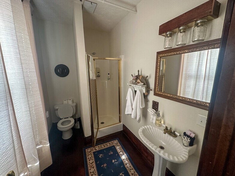 More Photos Of 211 W Kansas St, Crofton Hotel For Sale