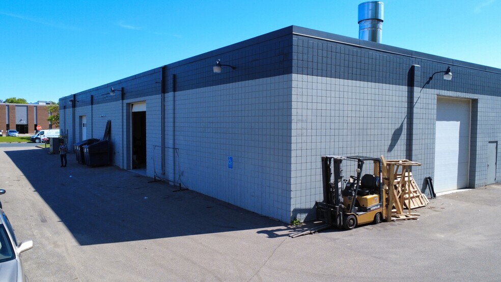 Primary Photo Of 1331-1333 Larc Industrial Blvd, Burnsville Warehouse For Lease