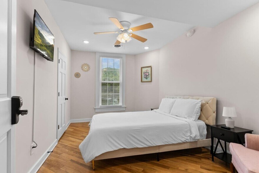More Photos Of 509 W Main St, Fries Hotel For Sale