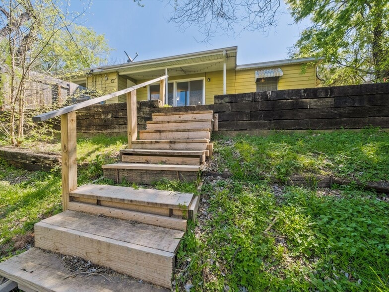 More Photos Of 2326 Hartford Rd, Austin Apartments For Sale