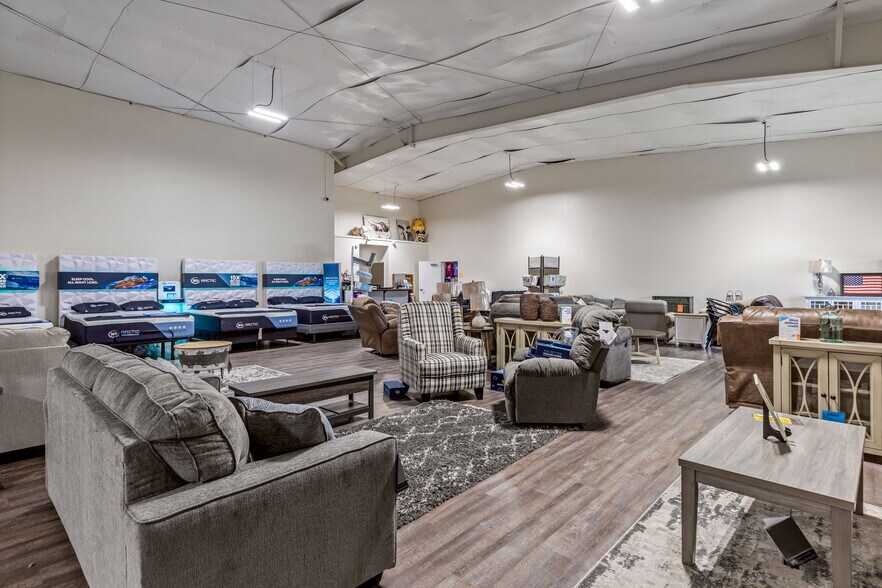 More Photos Of 650 Walton Dr, Farmington Storefront Retail Office For Sale