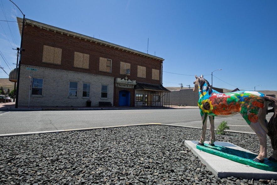 Primary Photo Of 601 7th St, Prosser General Retail For Sale