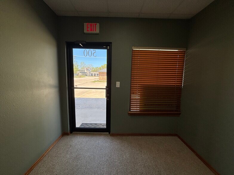 More Photos Of 1510 Santa Fe Dr, Weatherford Medical For Lease