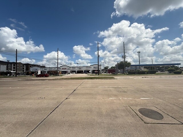 More Photos Of 12971 Westheimer Rd, Houston Freestanding For Lease