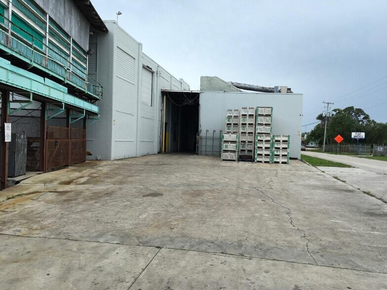 More Photos Of 2130 N Old Dixie Hwy, Fort Pierce Warehouse For Sale
