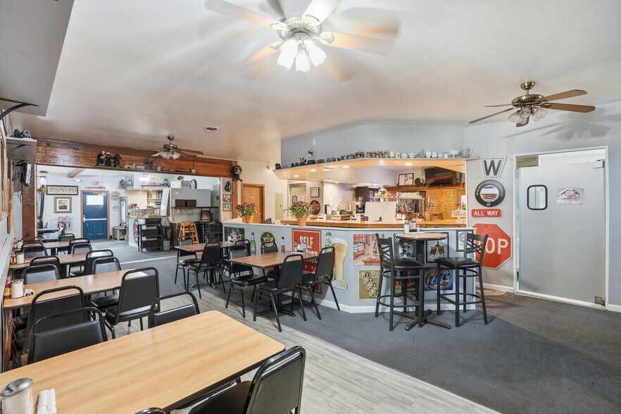 More Photos Of 4020 E Old US 30, Hamlet Restaurant For Sale