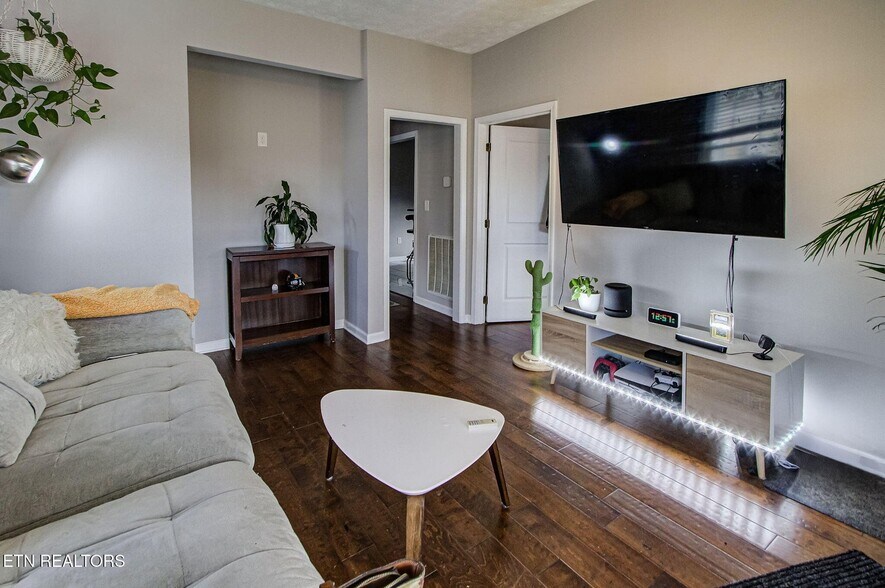 More Photos Of 2502 Harvey St, Knoxville Multifamily For Sale