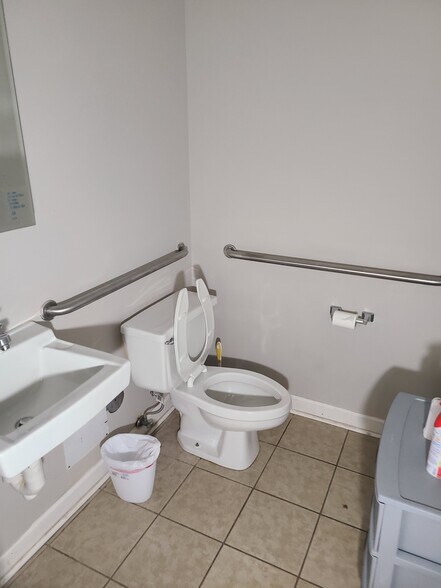 More Photos Of 5190 Calhoun Memorial Hwy, Easley Office Residential For Lease