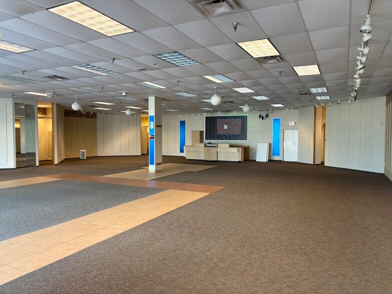 More Photos Of 613-619 N 13th St, Decatur General Retail For Lease