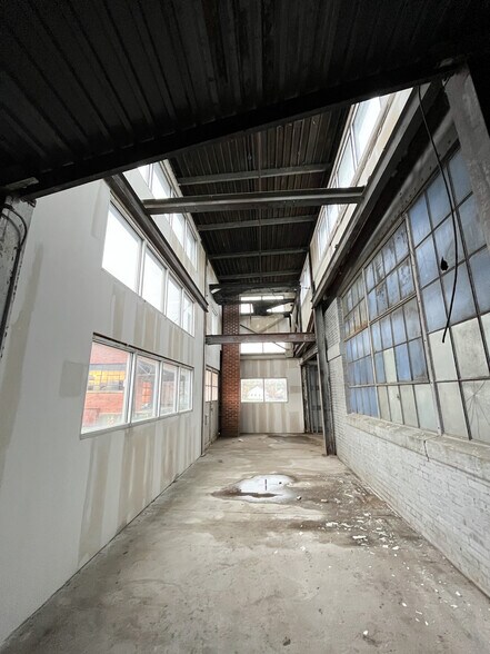 More Photos Of 355 W Main St, Newark Warehouse For Lease