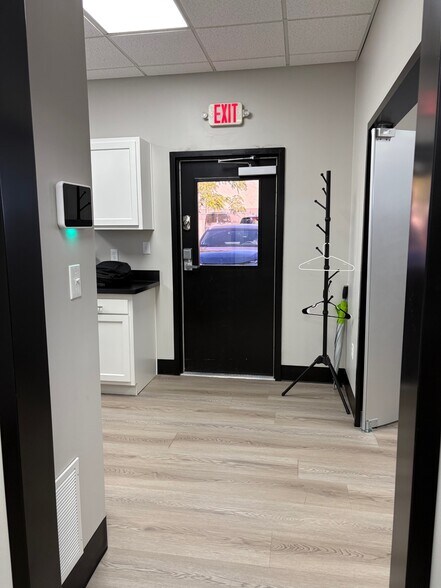 More Photos Of 1415 Shelby St, Indianapolis Office For Sale