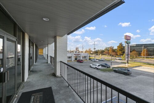 More Photos Of 2401 Veterans Memorial Blvd, Kenner Storefront Retail Office For Sale