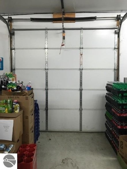 More Photos Of 10673 W Saint Charles Rd, Sumner Service Station For Sale