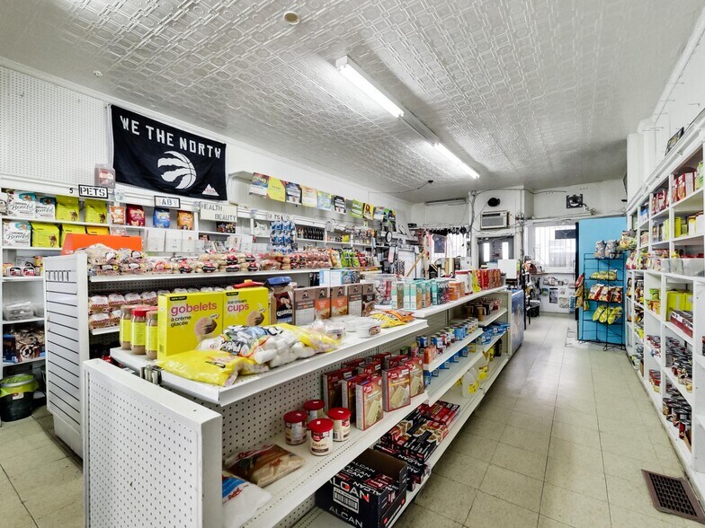 More Photos Of 44 Francis St, Hamilton Flex For Sale