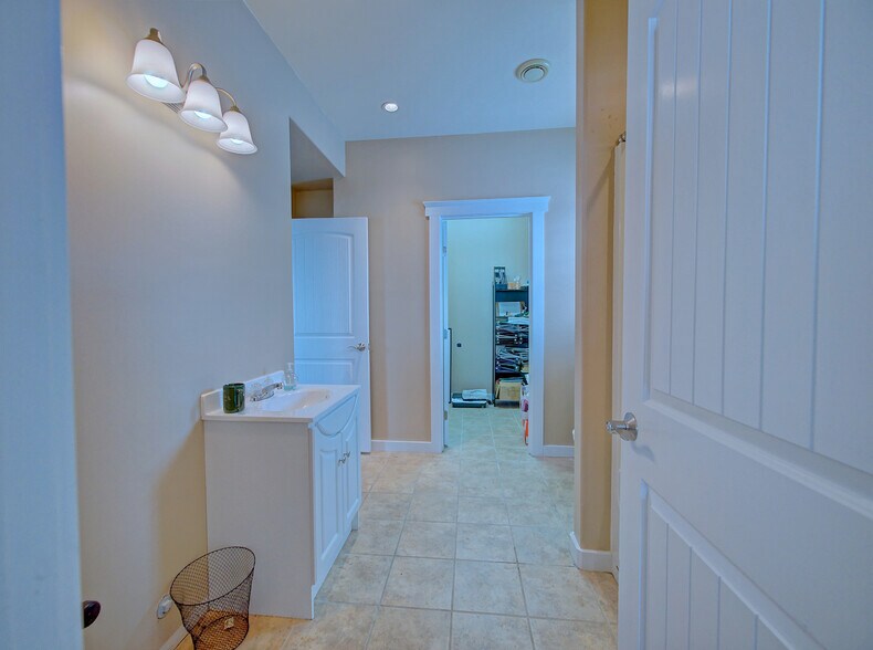 More Photos Of 5015 50 St, Chipman General Retail For Sale