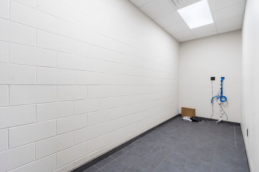 More Photos Of 1920 N National Ave, Springfield Warehouse For Lease