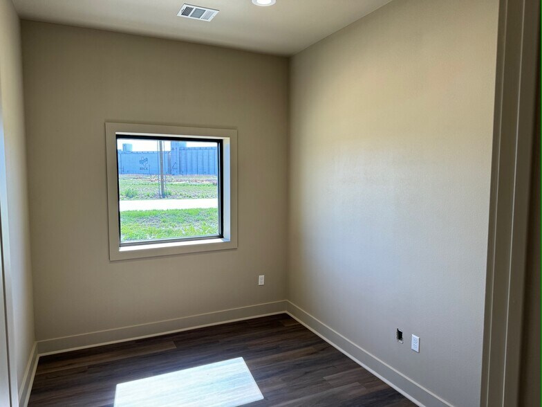 More Photos Of 8080 Bo Alfred Pl, Beaumont Unknown For Lease