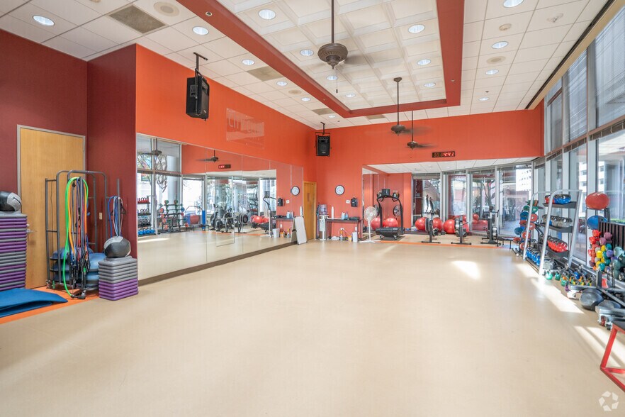 More Photos Of 301 Commerce St, Fort Worth Office For Lease