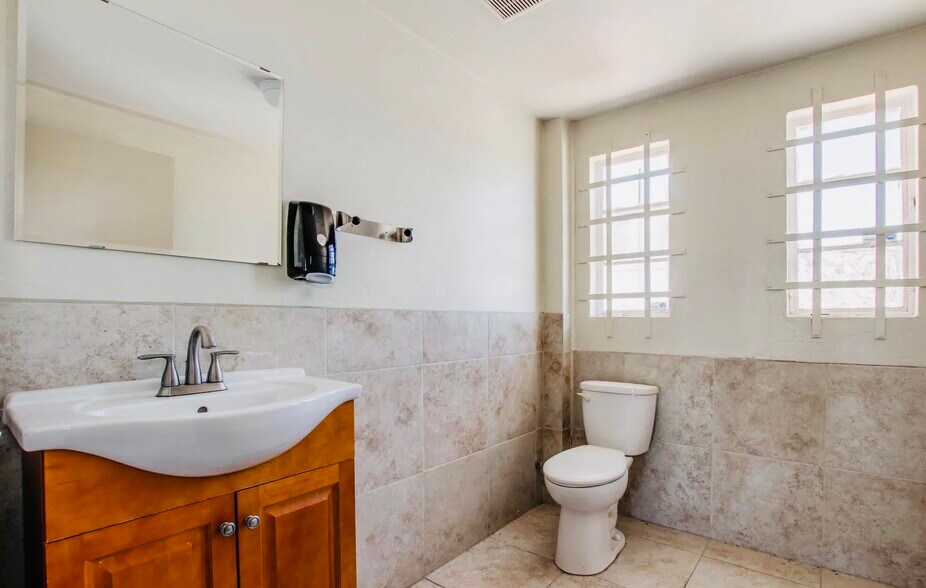 More Photos Of 2600-10 N Stone Ave, Tucson General Retail For Sale