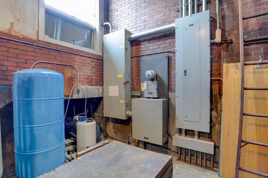 More Photos Of 4960 Hill Rd, Kennedy Schools For Sale