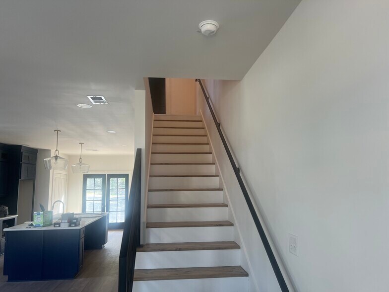 More Photos Of 205 Walker St, Franklin Multifamily For Lease