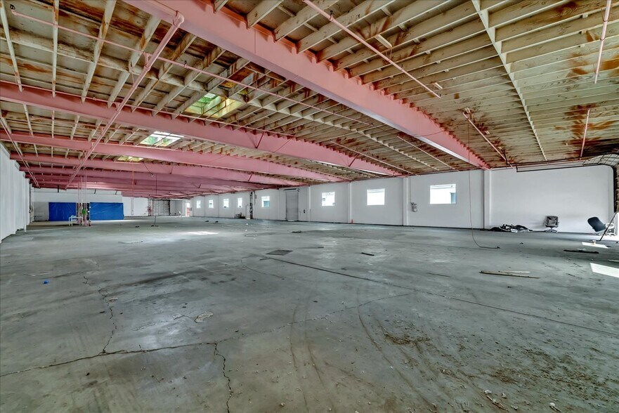 More Photos Of 11010-11020 Santa Fe Ave, Lynwood Warehouse For Sale